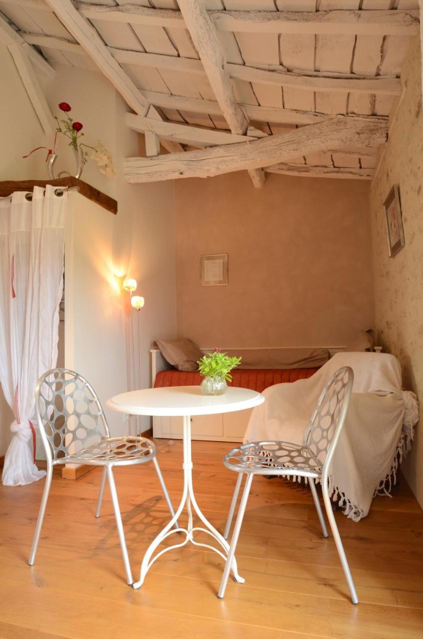 Chambres D'Hotes Au Gite De La Pommeraie Landeronde Dış mekan fotoğraf