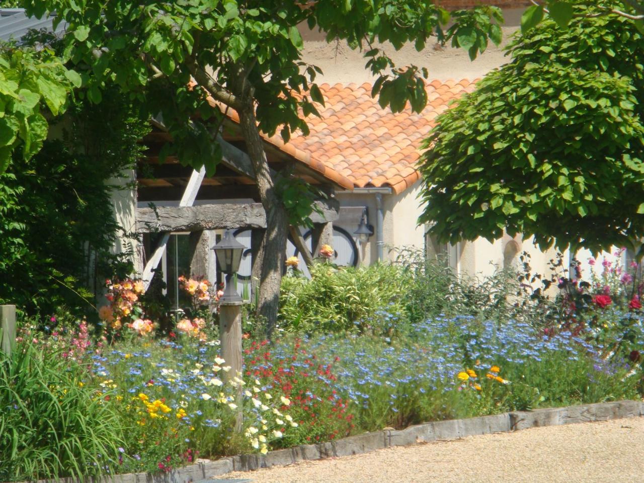 Chambres D'Hotes Au Gite De La Pommeraie Landeronde Dış mekan fotoğraf