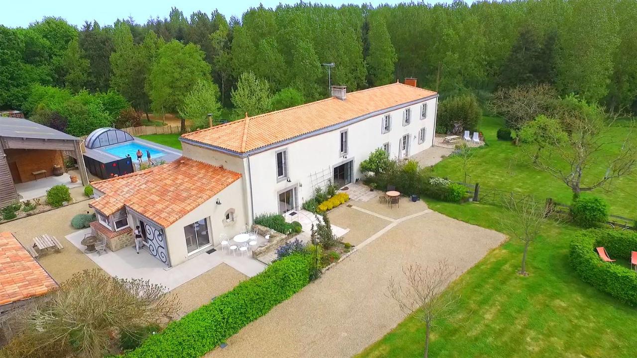 Chambres D'Hotes Au Gite De La Pommeraie Landeronde Dış mekan fotoğraf