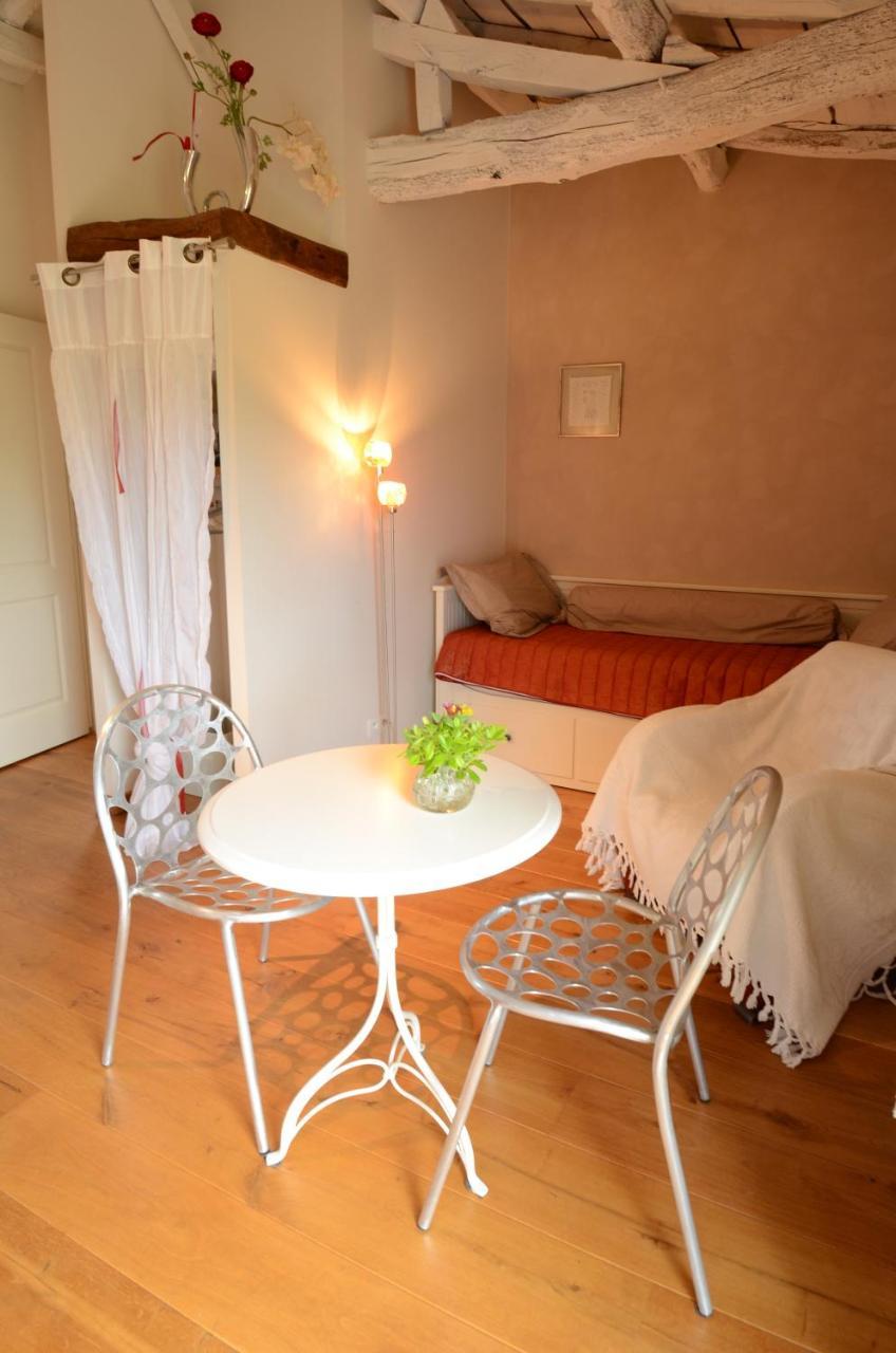 Chambres D'Hotes Au Gite De La Pommeraie Landeronde Dış mekan fotoğraf